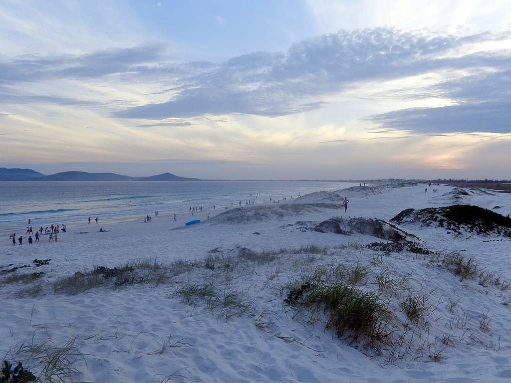 Curtir a calma e tranquila bela Praia das Dunas