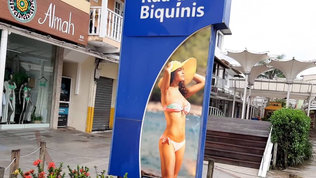 Fazer comprar na imperdível Rua dos Biquínis